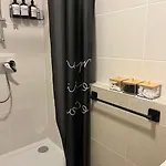 Small Cozy Apartment, Coffee And Parking Free *