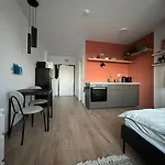 Small Cozy Apartment, Coffee And Parking Free *