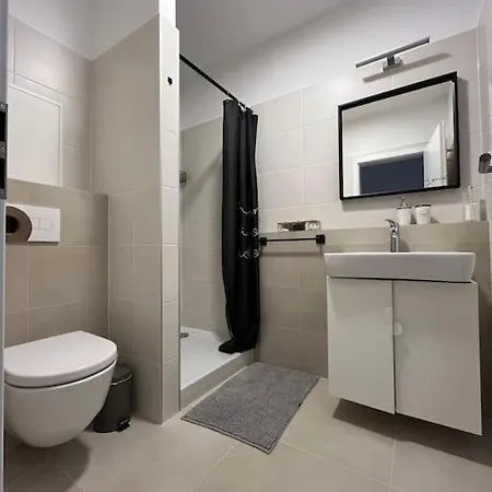 Small Cozy Apartment, Coffee And Parking Free Μπρατισλάβα