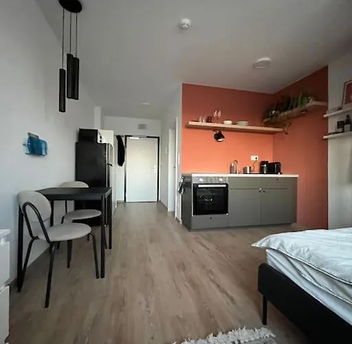 Small Cozy Apartment, Coffee And Parking Free *