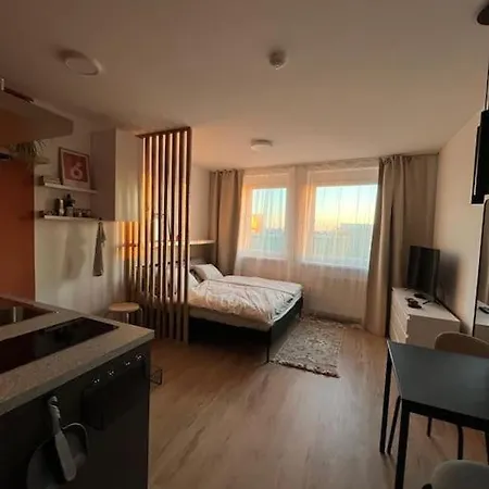 דירה Small Cozy Apartment, Coffee And Parking Free