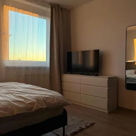 Small Cozy Apartment, Coffee And Parking Free * ברטיסלאבה